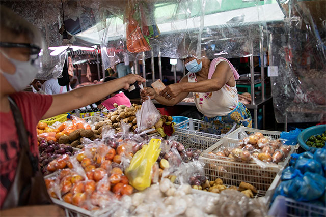 vegetables-market-metro-manila-mask-covid-19.jpg