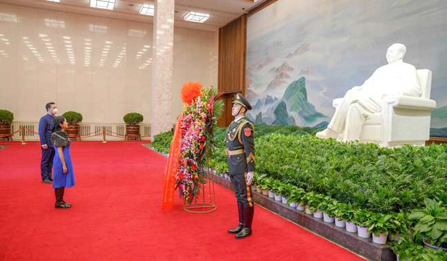 wreath-laying-at-chairman-mao-memoria2.jpg